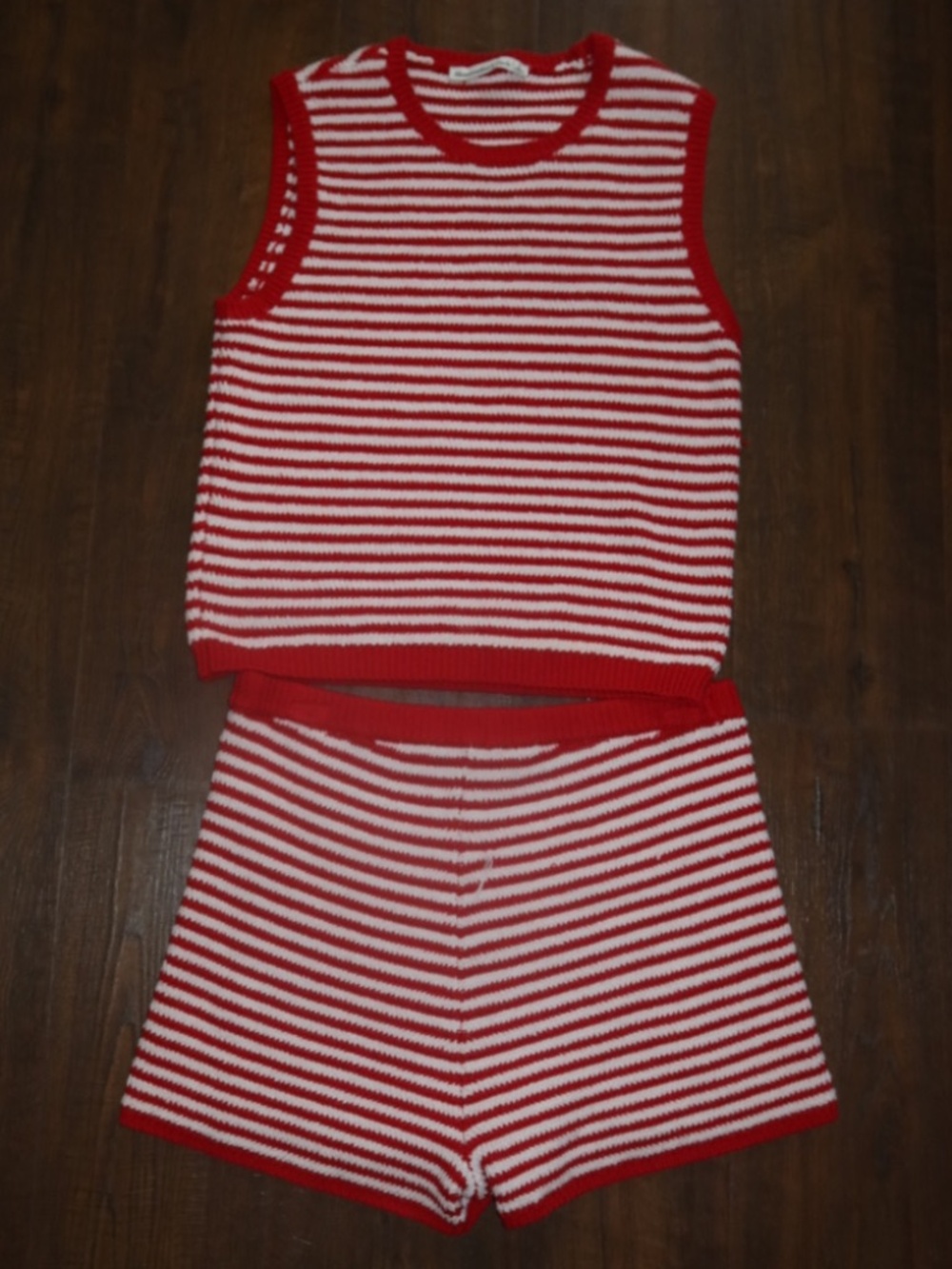 Red knit stripped set